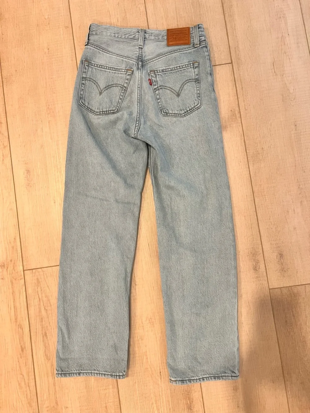 Levi's woman’s straight ribcage jeans 26 - Picture 4 of 6